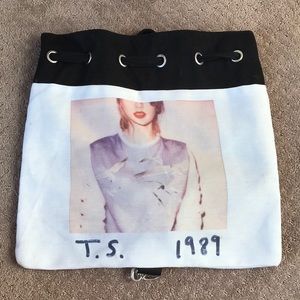 Taylor Swift 1989 drawstring backpack
